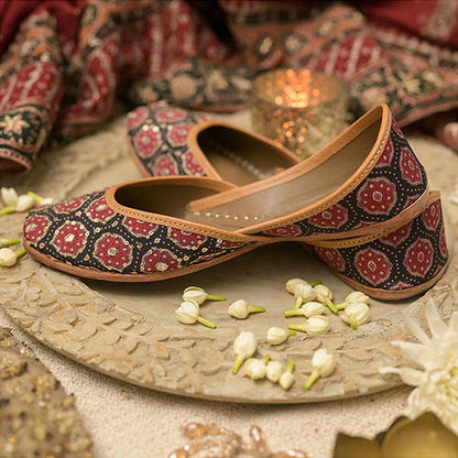 Coral Haze Ruhana Maroon Juttis