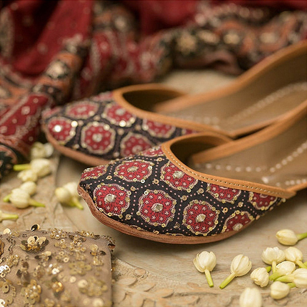 Coral Haze Ruhana Maroon Juttis