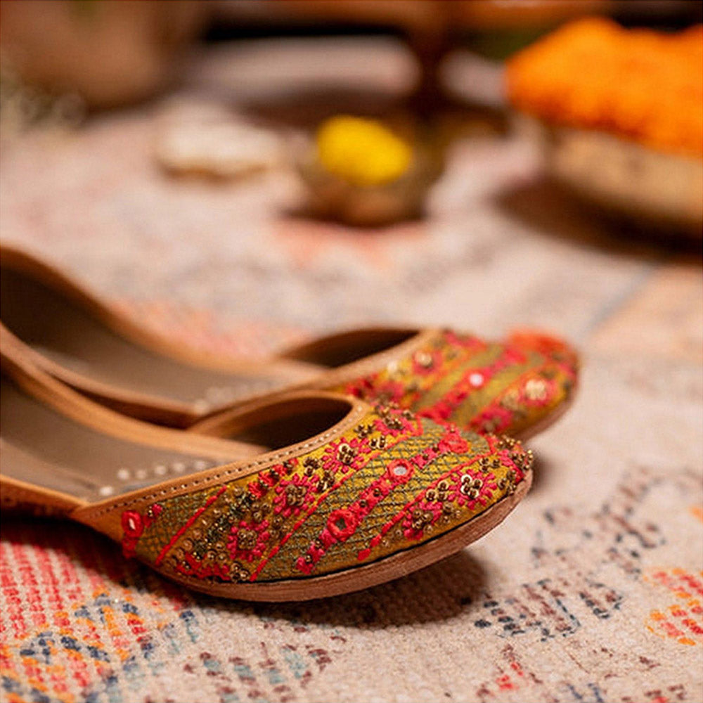Coral Haze Tarang Mustard Juttis
