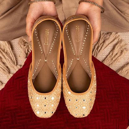 Coral Haze Zayet Beige Juttis