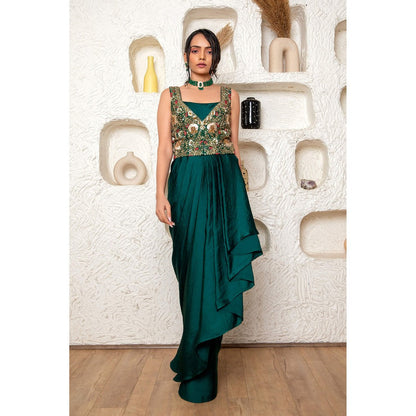 Daatri by meenakshi kakkar Green Drape Gown with Embroidered Jacket (Set of 2)