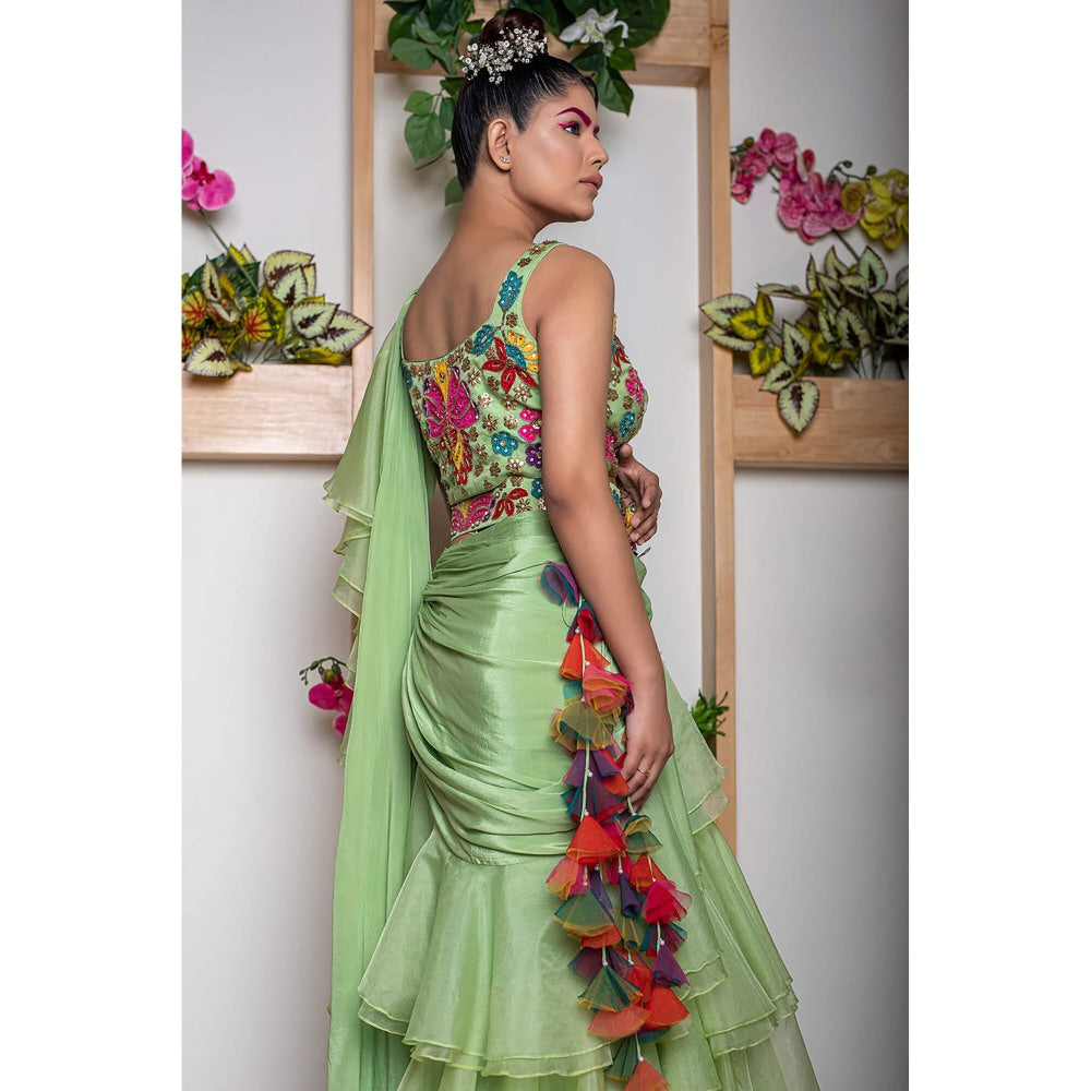 Daatri by meenakshi kakkar Pre-Stitched Ruffle Green Belted Saree with Stitched Blouse