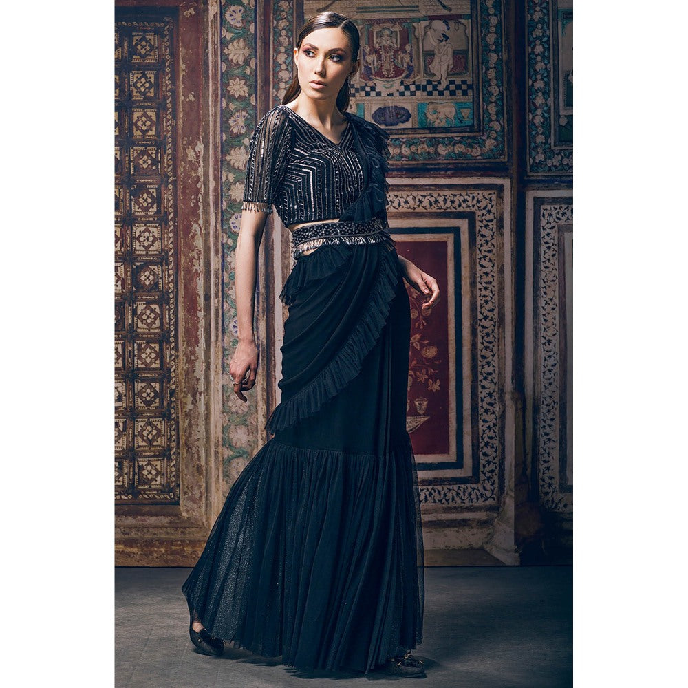 Daatri by meenakshi kakkar Black Embroidered Pre-Drape Saree with Stitched Blouse and Belt