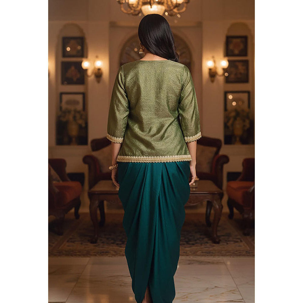 Daatri by meenakshi kakkar Green Drape Skirt with Embroidered Short Kurta