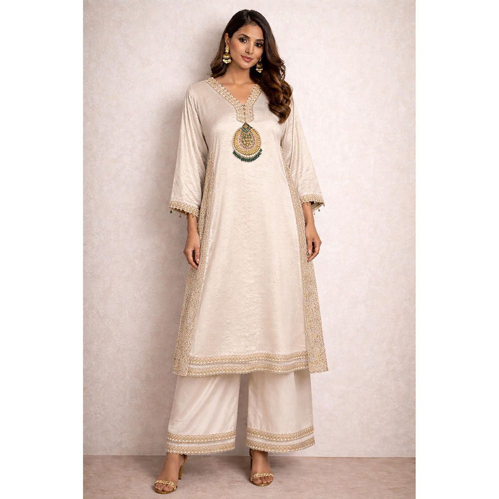 Daatri by meenakshi kakkar Ivory Embroidered Pheran Kurta with Pant