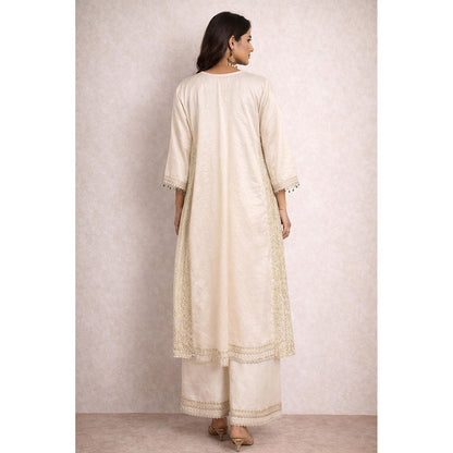 Daatri by meenakshi kakkar Ivory Embroidered Pheran Kurta with Pant