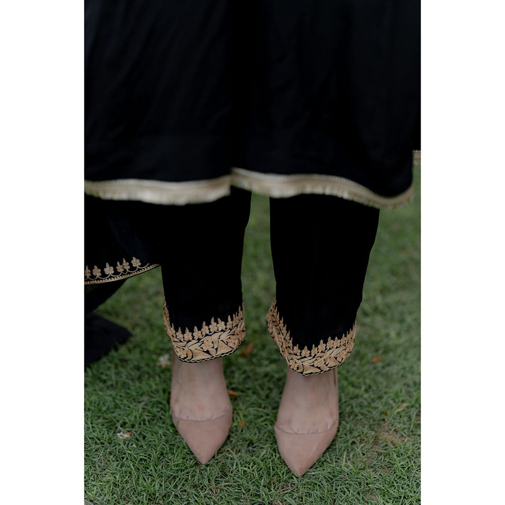 Daljit Sudan Black Crepe Round Sleeves Embroidered Suit (Set of 3)