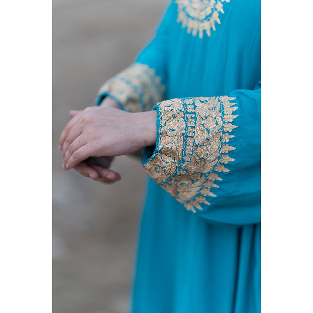 Daljit Sudan Round Sleeves Teal Aari Suit (Set of 3)