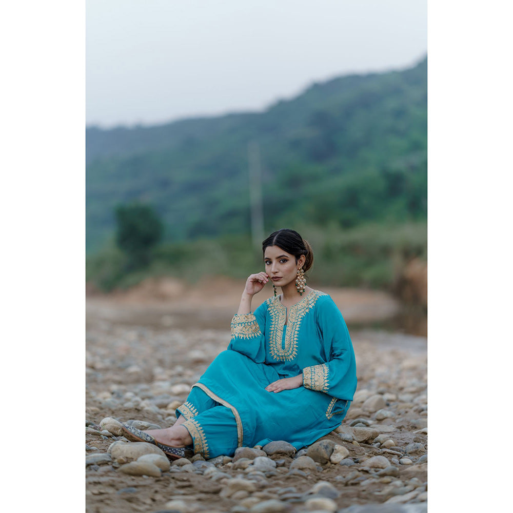 Daljit Sudan Round Sleeves Teal Aari Suit (Set of 3)