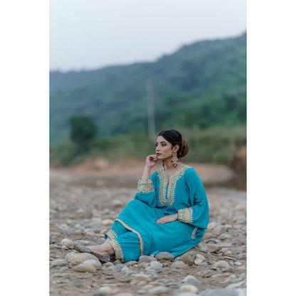 Daljit Sudan Round Sleeves Teal Aari Suit (Set of 3)