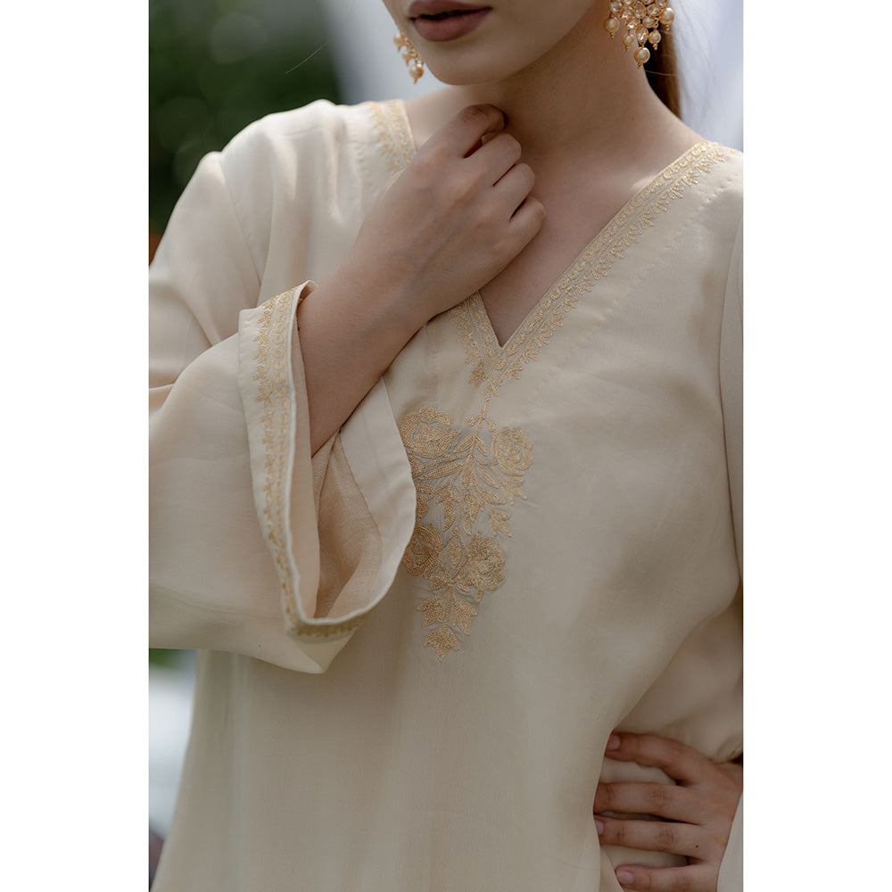 Daljit Sudan Cream Aari Tilla Suit (Set of 3)