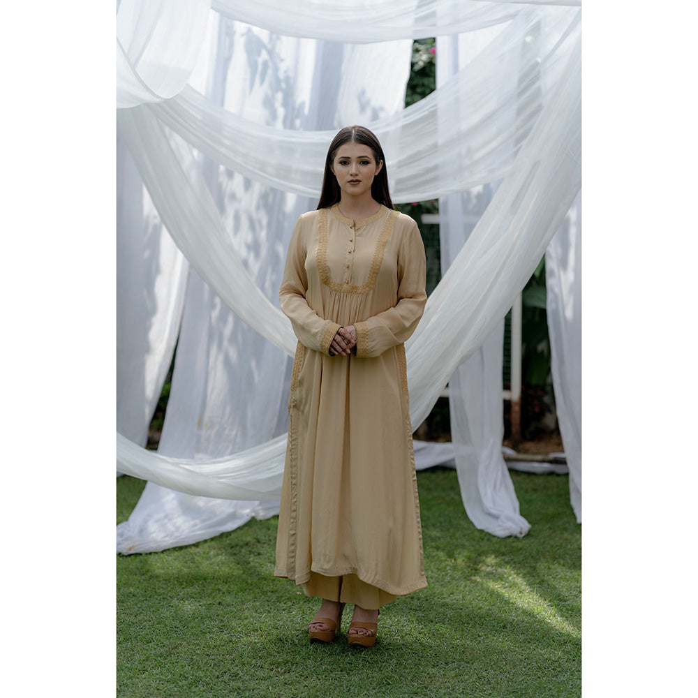 Daljit Sudan Beige York Tilla Kurta (Set of 2)