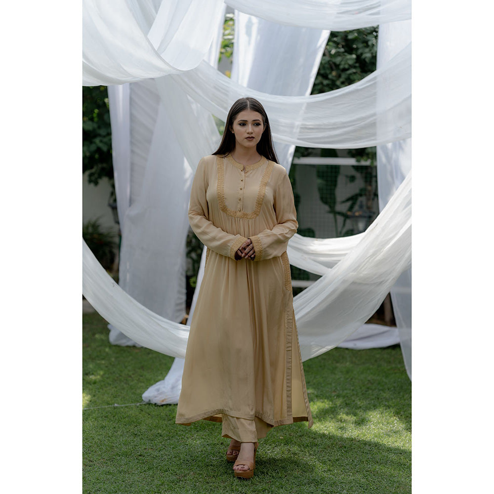 Daljit Sudan Beige York Tilla Kurta (Set of 2)