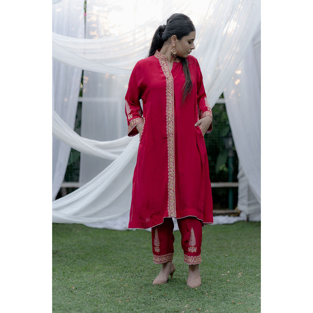 Daljit Sudan Magenta Crepe Zari Theard Kurta (Set of 2)