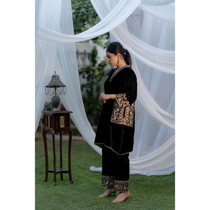 Daljit Sudan Black Velvet Pocket Kurta (Set of 2)