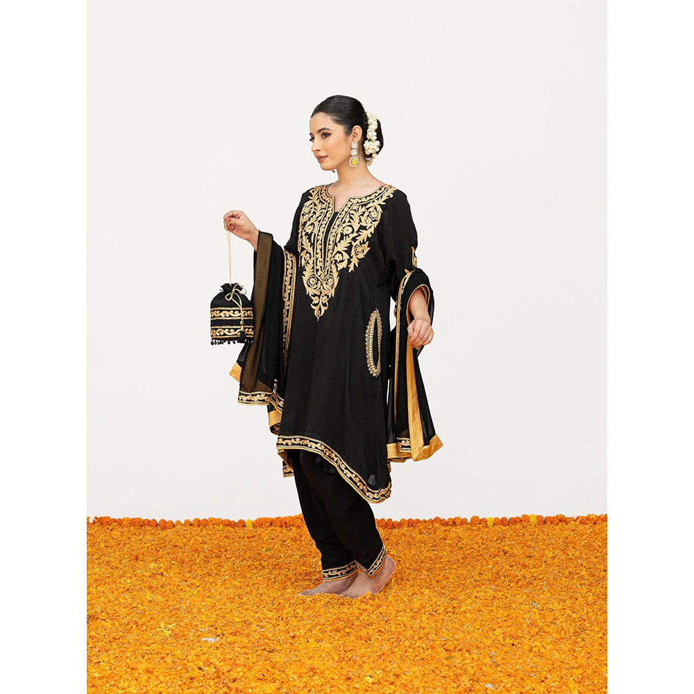 Daljit Sudan Black Crepe Aari Tilla Kurta with Pant, Dupatta and Potli (Set of 4)