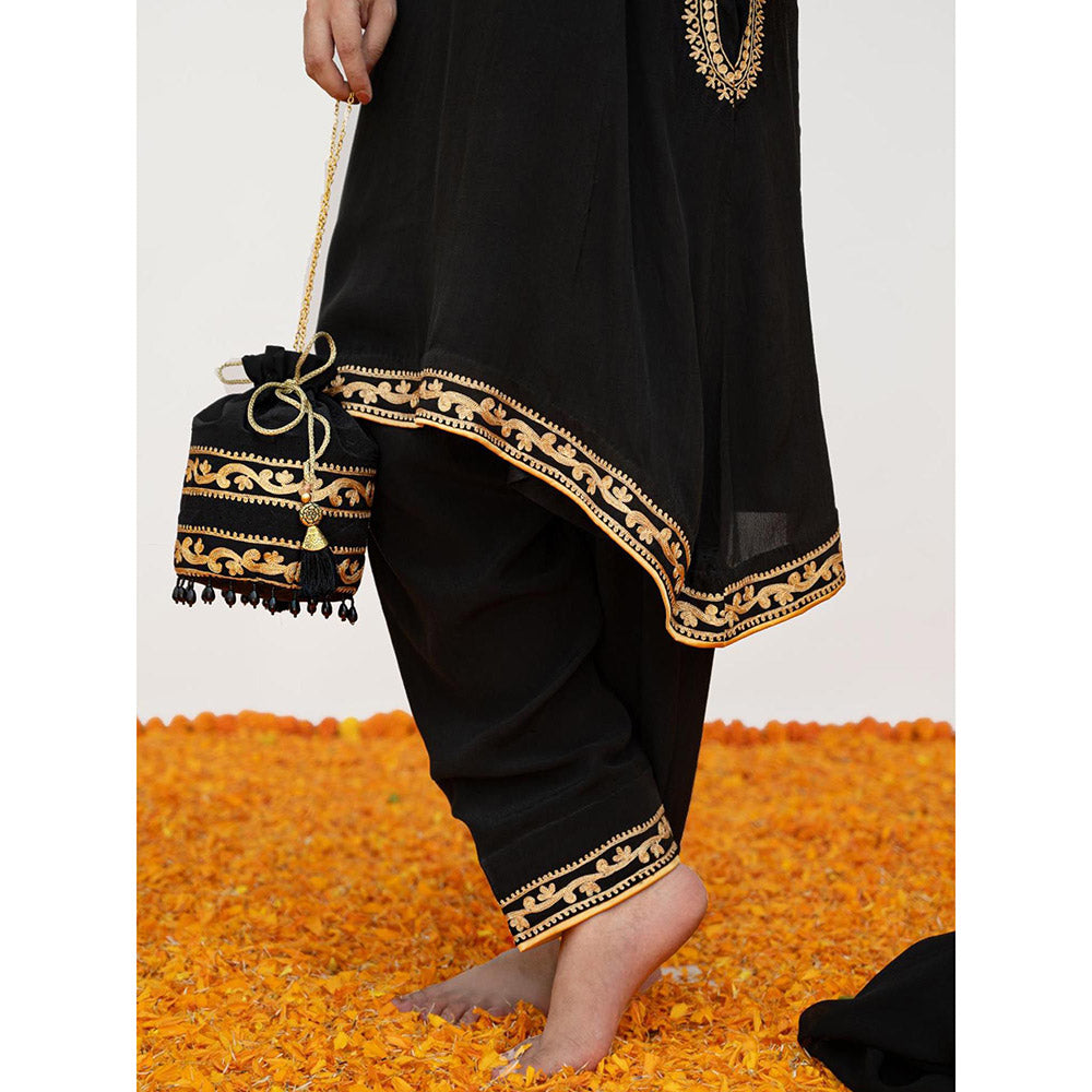 Daljit Sudan Black Crepe Aari Tilla Kurta with Pant, Dupatta and Potli (Set of 4)