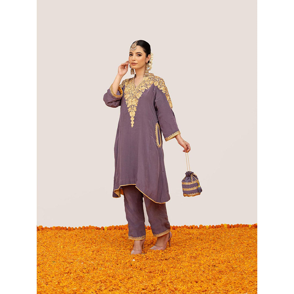 Daljit Sudan Powder Purple Crepe Aari Shoulder Kurta with Pant and Potli (Set of 3)