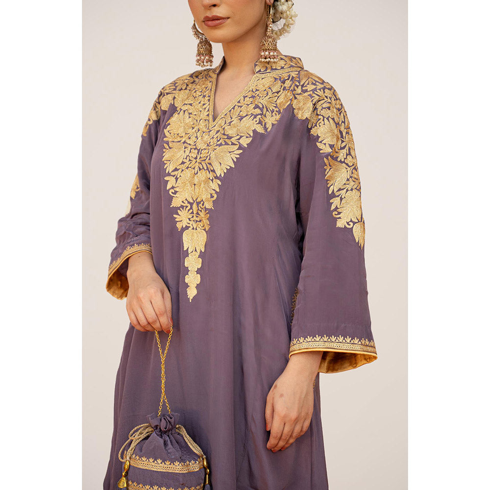 Daljit Sudan Powder Purple Crepe Aari Shoulder Kurta with Pant and Potli (Set of 3)