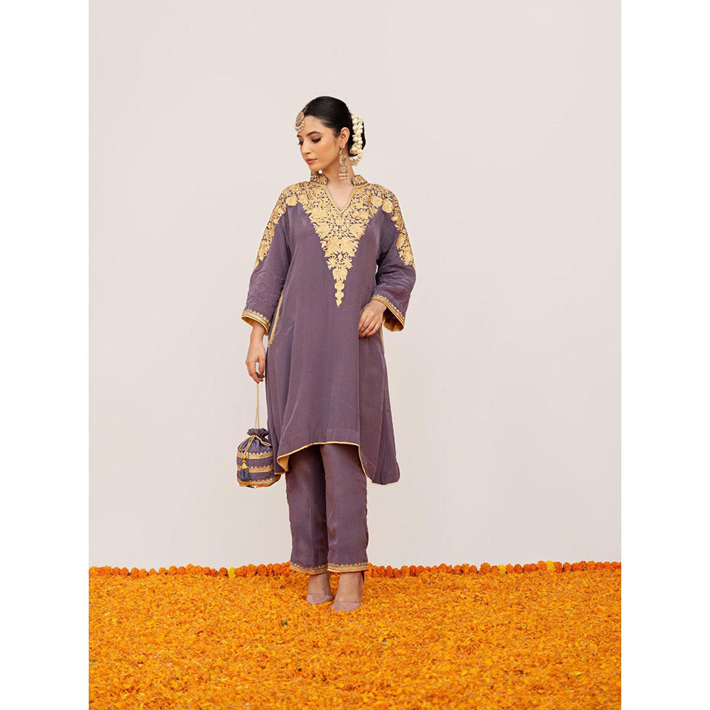 Daljit Sudan Powder Purple Crepe Aari Shoulder Kurta with Pant and Potli (Set of 3)