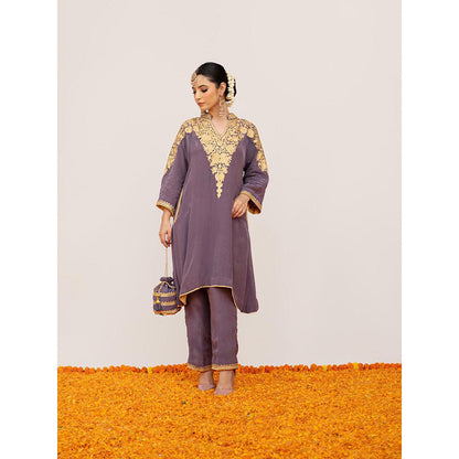 Daljit Sudan Powder Purple Crepe Aari Shoulder Kurta with Pant and Potli (Set of 3)