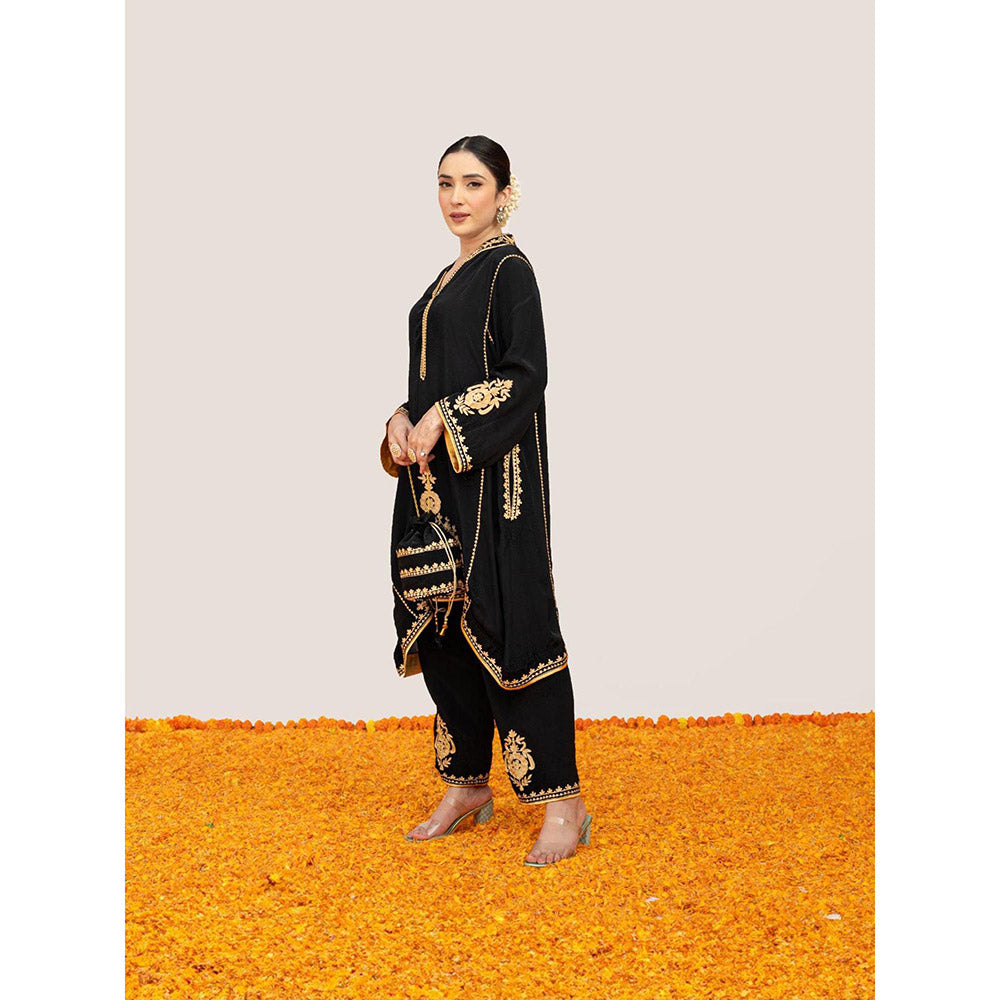 Daljit Sudan Black Crepe Aari Kurta with Pant and Potli (Set of 3)