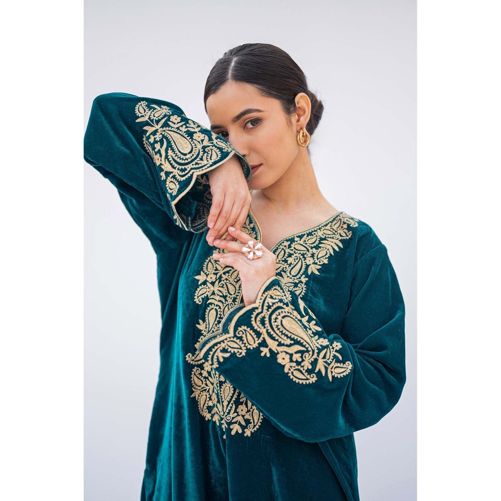 Daljit Sudan Teal Velvet Aari Kurta with Pant and Dupatta (Set of 3)