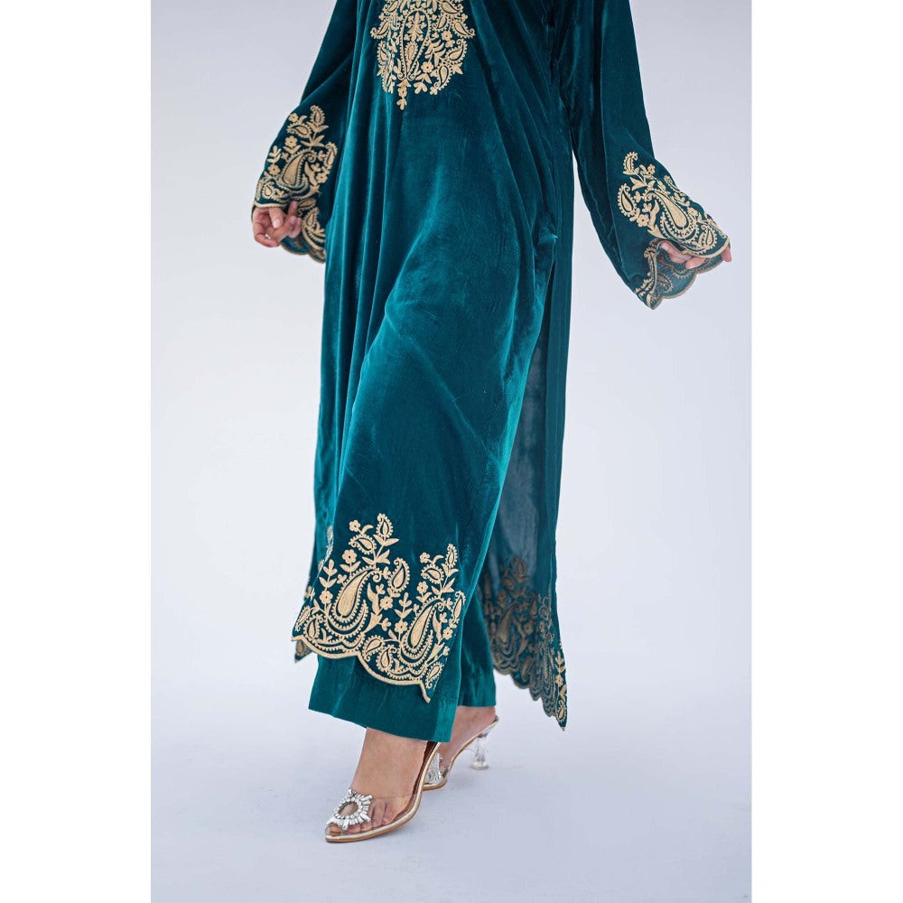 Daljit Sudan Teal Velvet Aari Kurta with Pant and Dupatta (Set of 3)