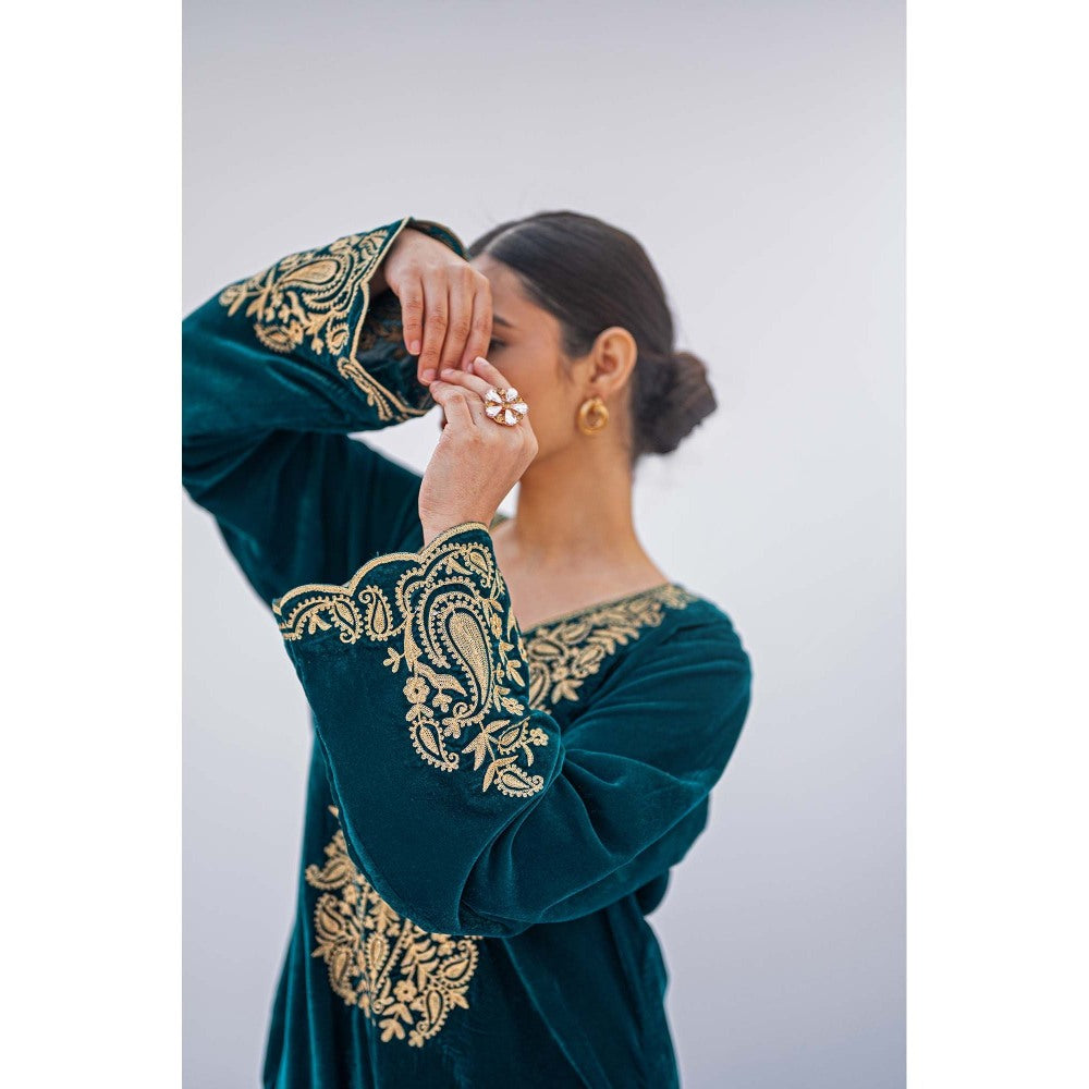 Daljit Sudan Teal Velvet Aari Kurta with Pant and Dupatta (Set of 3)