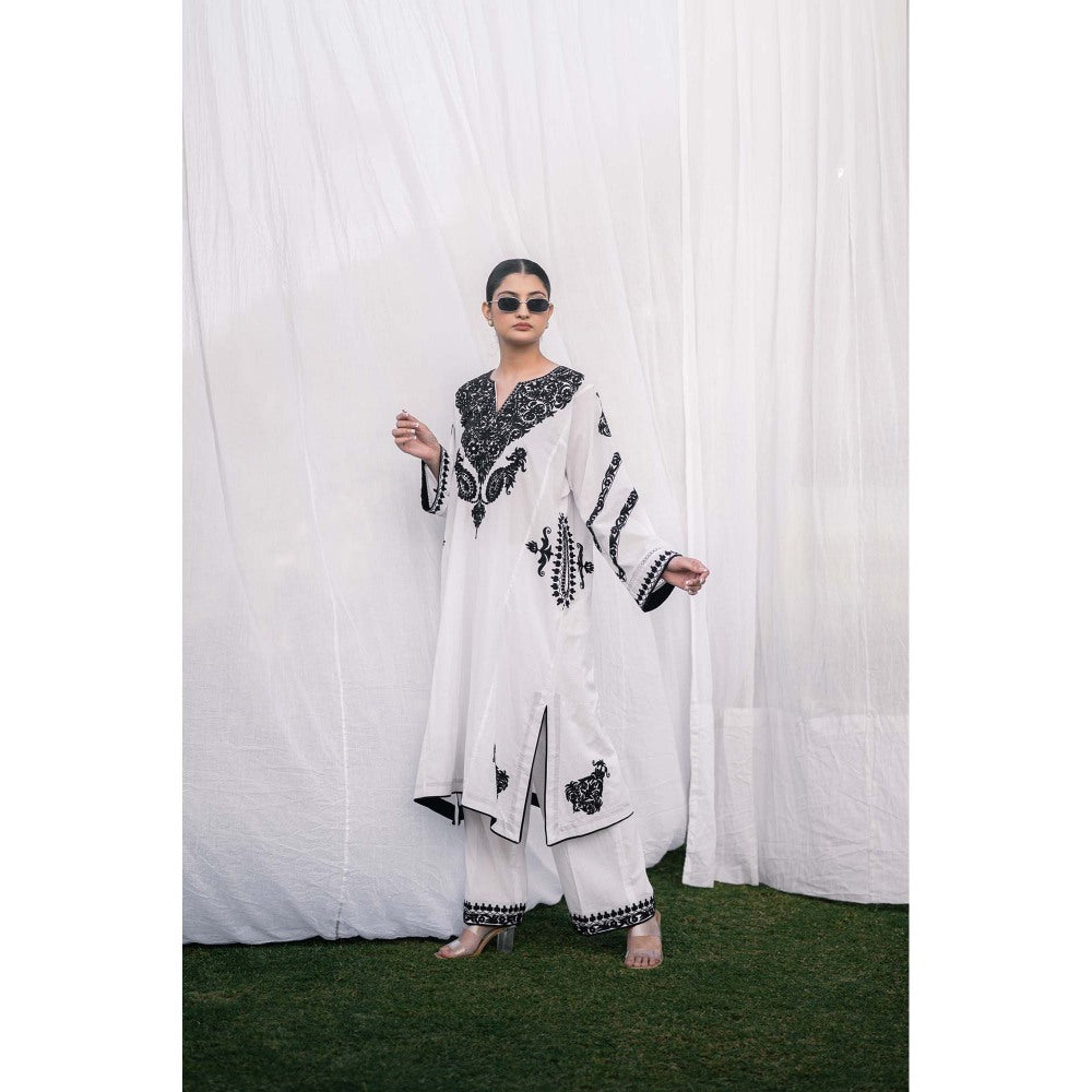 Daljit Sudan White Mulu Phiran Co-Ord (Set of 2)