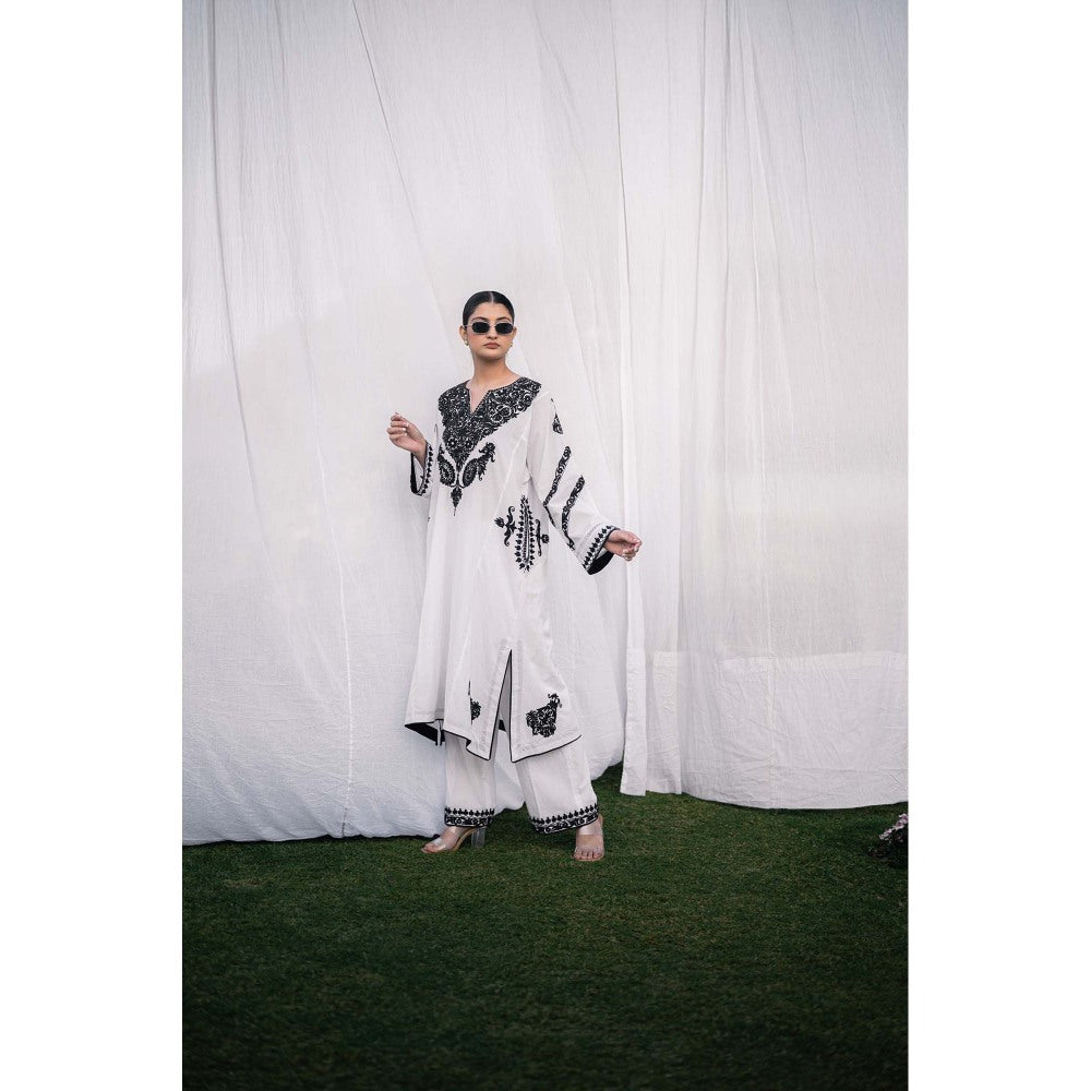 Daljit Sudan White Mulu Phiran Co-Ord (Set of 2)