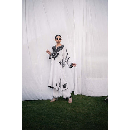 Daljit Sudan White Mulu Phiran Co-Ord (Set of 2)