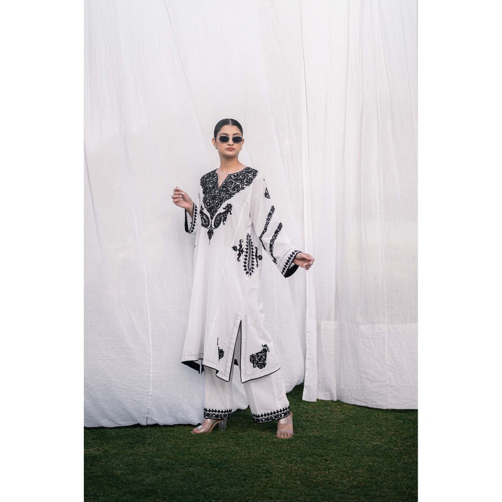 Daljit Sudan White Mulu Phiran Co-Ord (Set of 2)