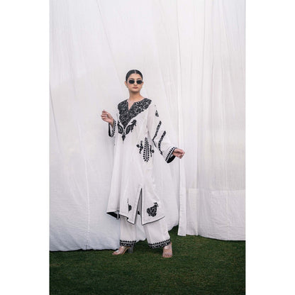 Daljit Sudan White Mulu Phiran Co-Ord (Set of 2)