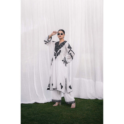 Daljit Sudan White Mulu Phiran Co-Ord (Set of 2)