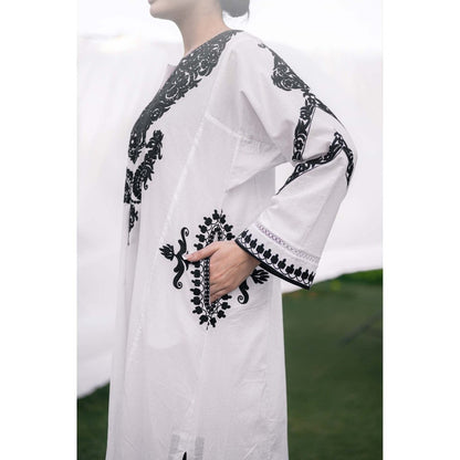 Daljit Sudan White Mulu Phiran Co-Ord (Set of 2)