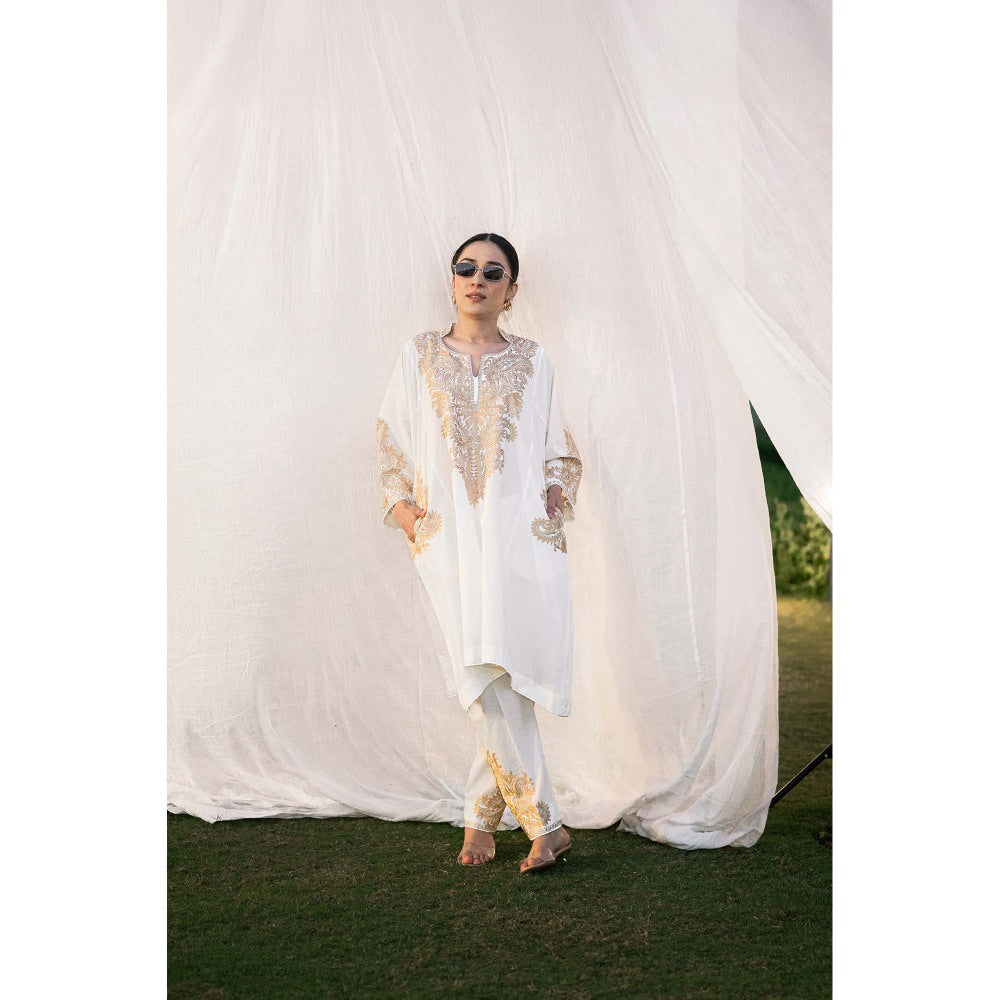 Daljit Sudan Off White Mulu Co-Ord (Set of 2)