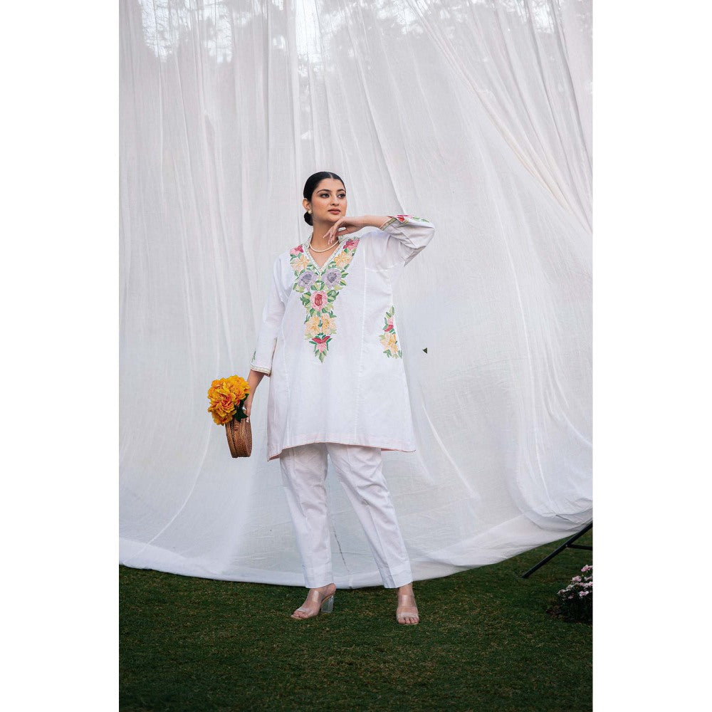 Daljit Sudan White Linen Cotton Co-Ord (Set of 2)