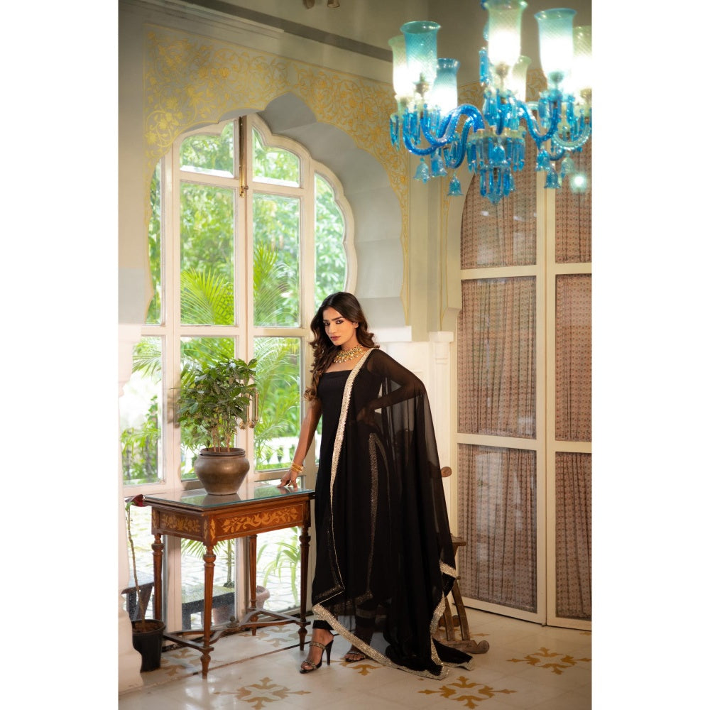 DEASHA INDIA Sumira Black Kurta with Pant and Dupatta (Set of 3)