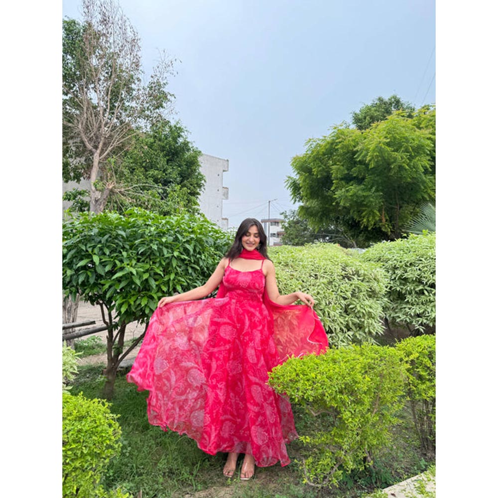 DEASHA INDIA Pink Organza Shoulder Straps Floral Printed Anarkali Kurta With Pant And Dupatta