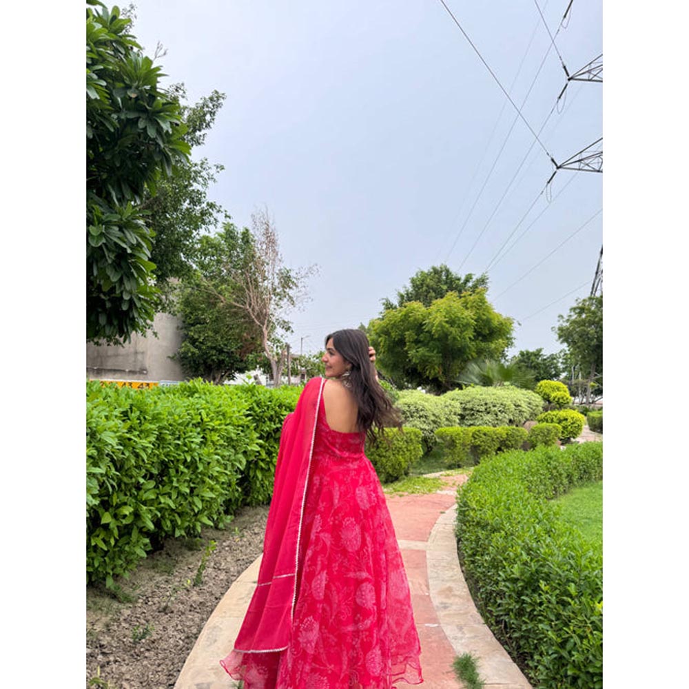 DEASHA INDIA Pink Organza Shoulder Straps Floral Printed Anarkali Kurta With Pant And Dupatta
