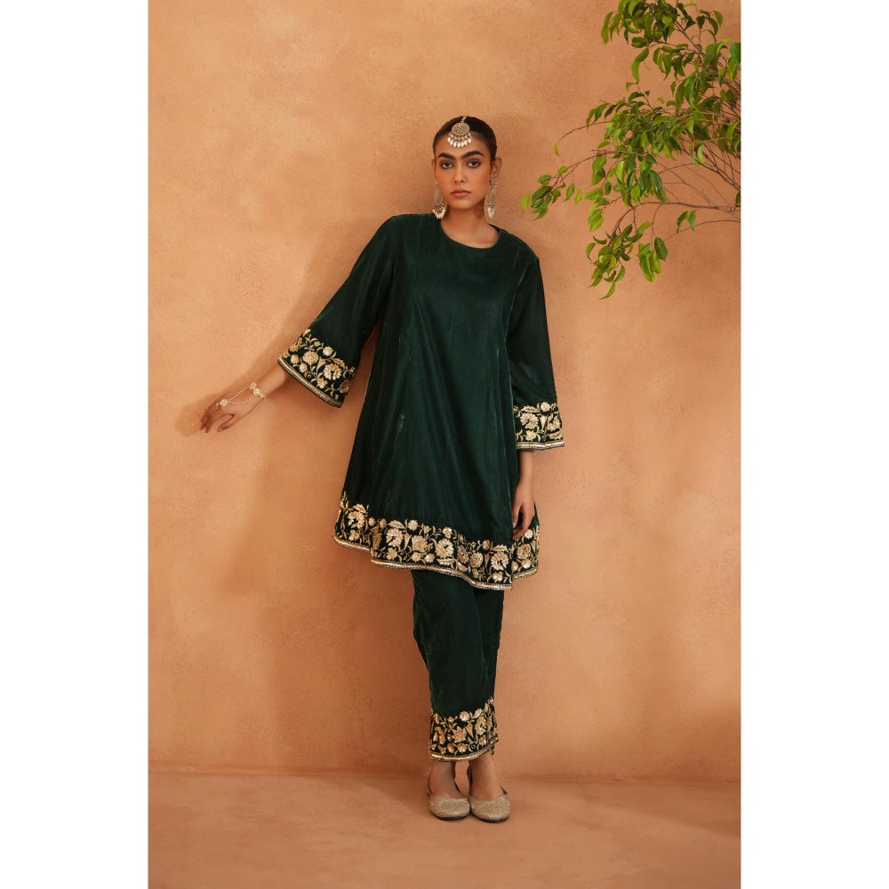 Deepika Chadha Emerald Green Velvet Embroidered Co-Ord (Set of 2)