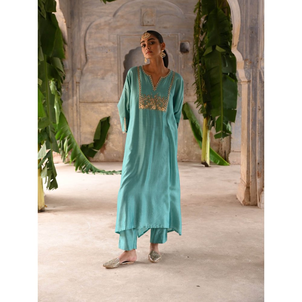 DEEPTHEE Powder Blue Hand Embroidered Kaftan (Set of 2)