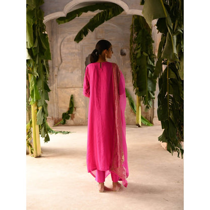 DEEPTHEE Fuchsia Pink Hand Embroidered Straight Kurta (Set of 3)