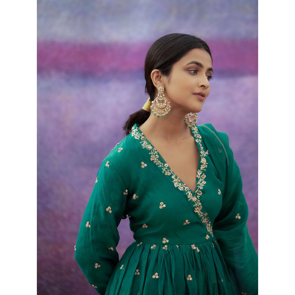 DEEPTHEE Green Jaal And Phool Hand Embellished Short Kurta with Sharara & Dupatta (Set of 3)