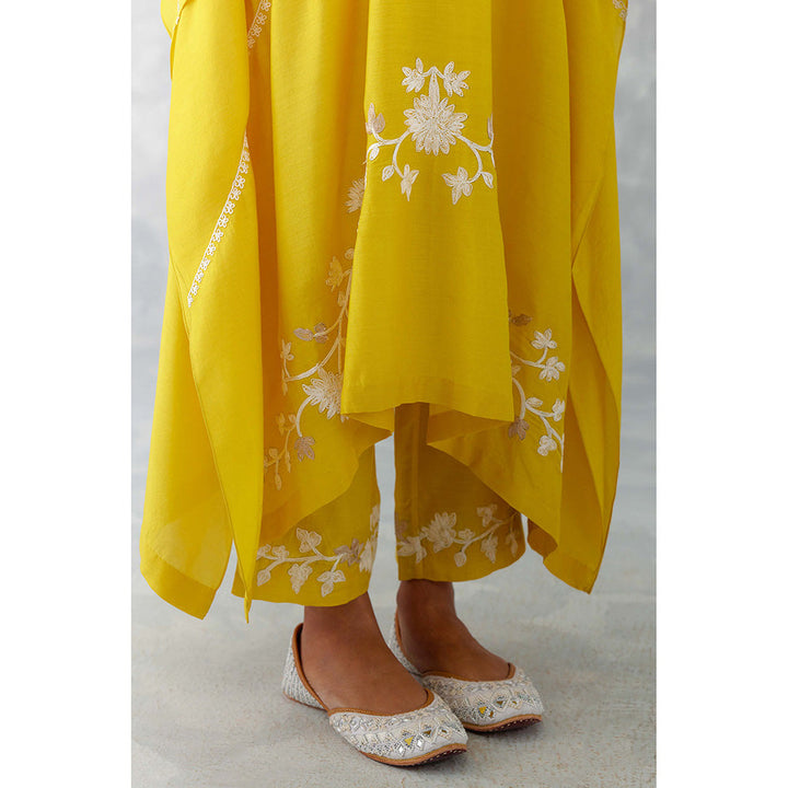 Devnaagri Yellow Embroidered Muslin Kaftan (Set of 2)