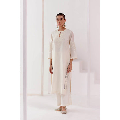 Devnaagri Ivory Embroidered Silk Chanderi Kurta (Set of 3)