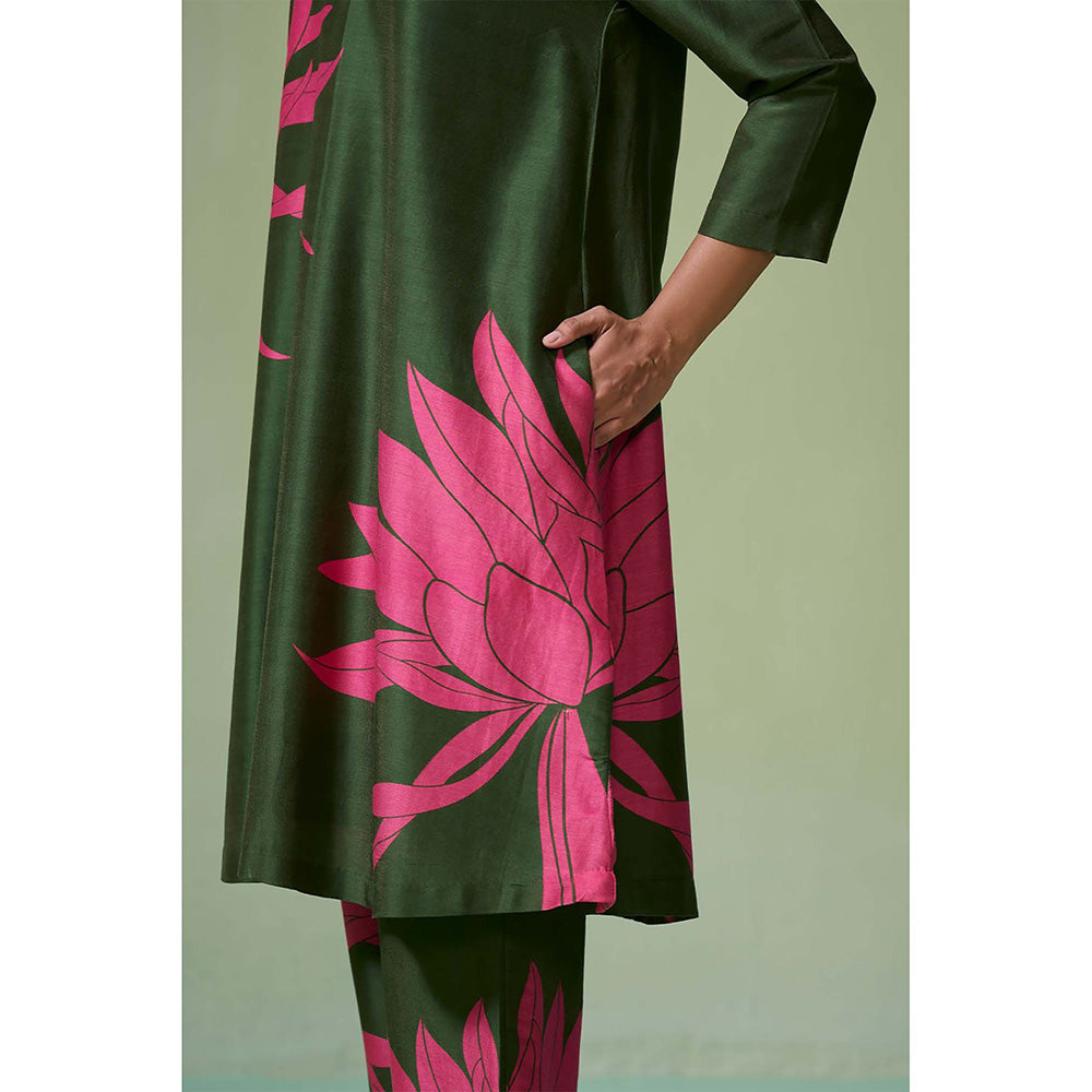 Dressfolk Dark Green Floral Chanderi Fabric Kurta with Pant (Set of 2)