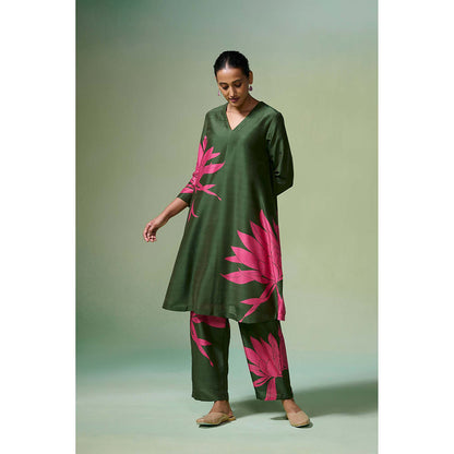 Dressfolk Dark Green Floral Chanderi Fabric Kurta with Pant (Set of 2)