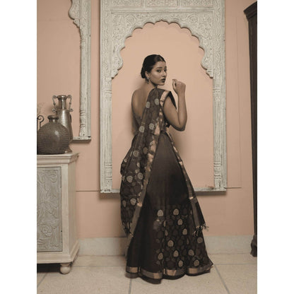 Dusala India Women Mukta Kesha Grey Floral Handloom Saree with Unstitched Blouse